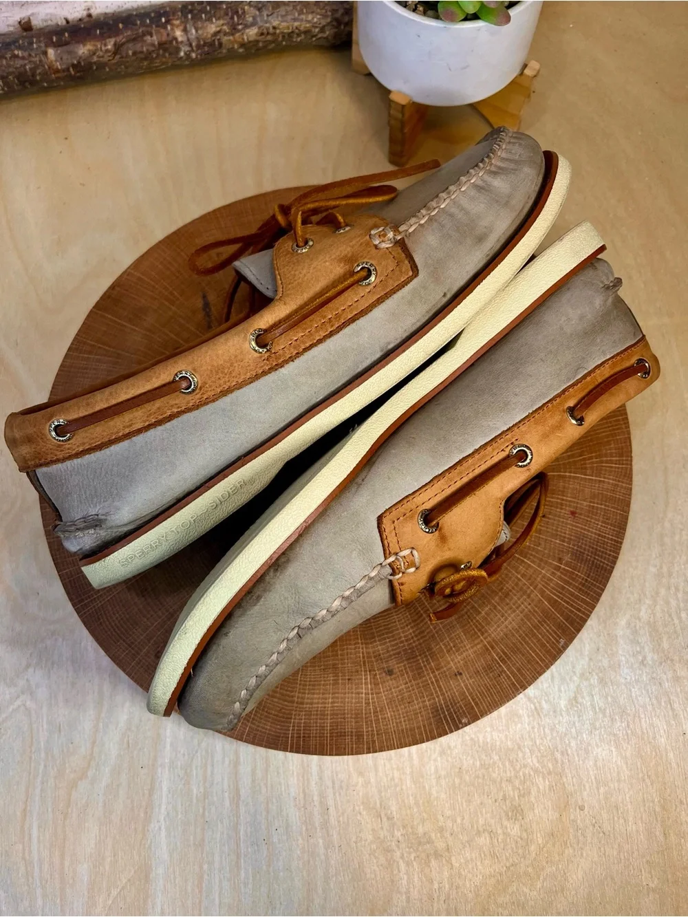 Sperry Gold Cup Boat Shoes 10.5M Tan Grey Nubuck Leather Authentic Original